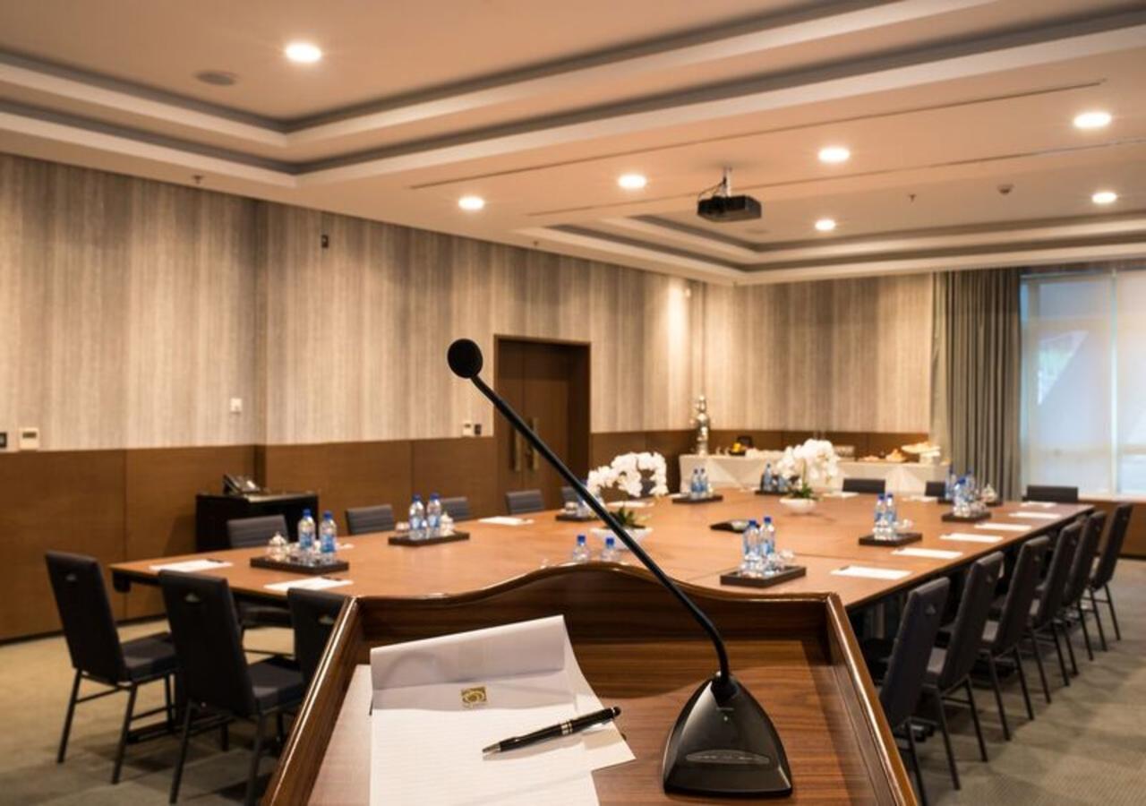 The Envoy Hotel 아부자 외부 사진