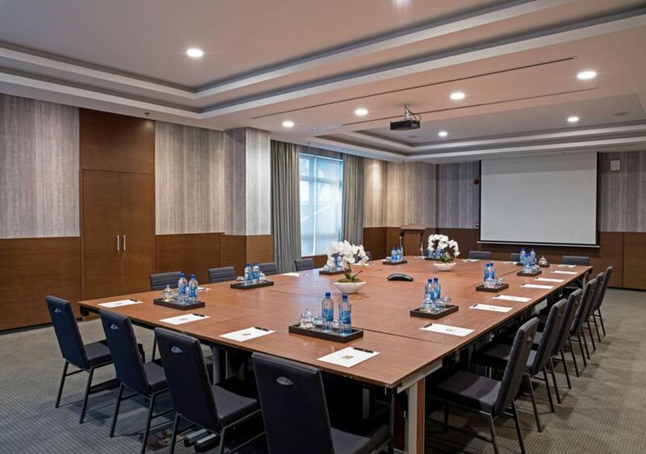 The Envoy Hotel 아부자 외부 사진